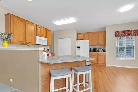 Kitchen - 1470 Boulder Bluff Ln, Algonquin, IL 60102 photo 2 of 2