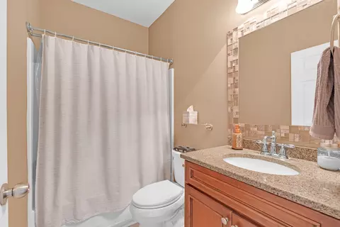 Bath - 1470 Boulder Bluff Ln, Algonquin, IL 60102 photo 1 of 4