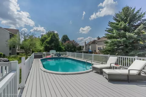 Exterior - 1470 Boulder Bluff Ln, Algonquin, IL 60102 photo 6 of 10