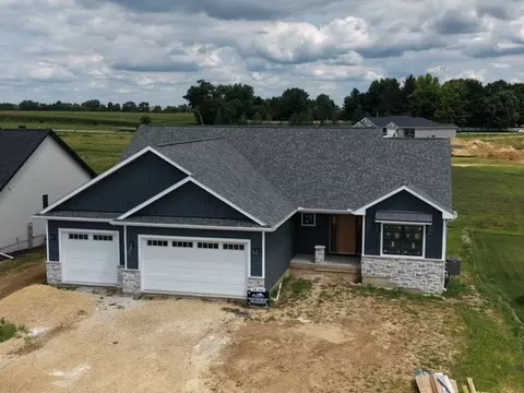 9 Viola Ct, Leclaire, IA 52753