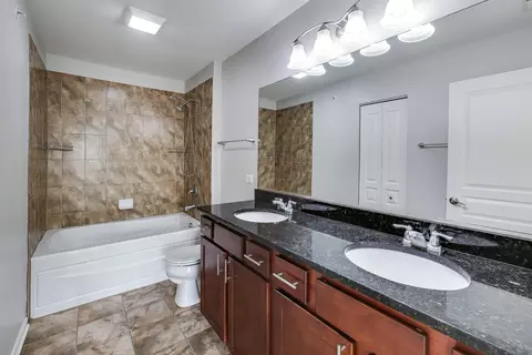 Bath - 309 Western Ave, Des Plaines, IL 60016 photo 2 of 3