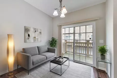 Living - 309 Western Ave, Des Plaines, IL 60016 photo 6 of 8