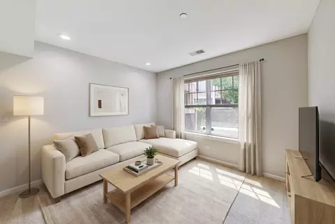 Living - 309 Western Ave, Des Plaines, IL 60016 photo 7 of 8
