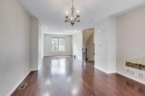 Living - 309 Western Ave, Des Plaines, IL 60016 photo 5 of 8