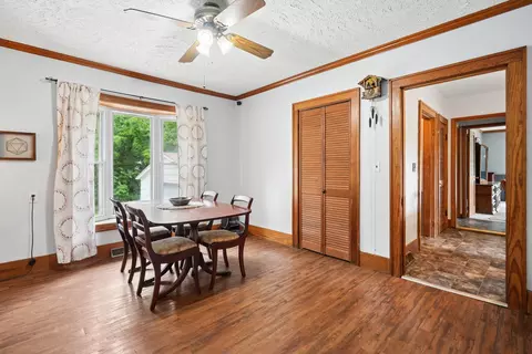 Dining - 315 7th Ave, Silvis, IL 61282 photo 1 of 1