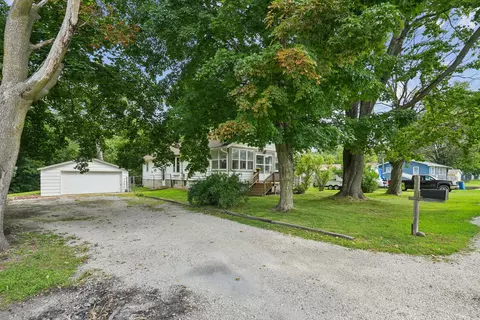 Exterior - 315 7th Ave, Silvis, IL 61282 photo 3 of 10