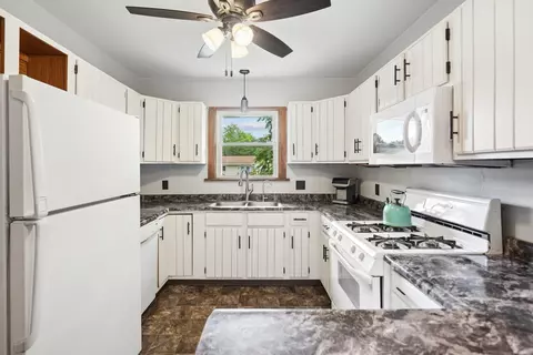 Kitchen - 315 7th Ave, Silvis, IL 61282 photo 1 of 3