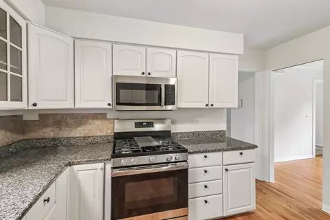 Kitchen - 1053 Laurel Ln, Naperville, IL 60540 photo 3 of 4