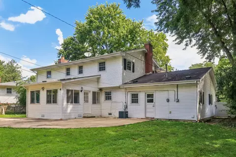 Exterior - 1053 Laurel Ln, Naperville, IL 60540 photo 7 of 8