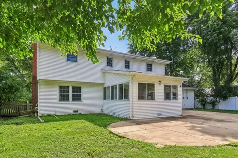 Exterior - 1053 Laurel Ln, Naperville, IL 60540 photo 5 of 8