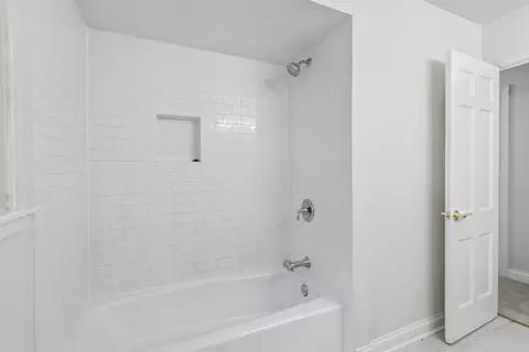 Bath - 1053 Laurel Ln, Naperville, IL 60540 photo 7 of 7