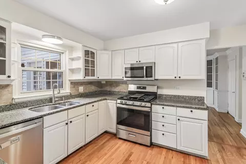 Kitchen - 1053 Laurel Ln, Naperville, IL 60540 photo 2 of 4