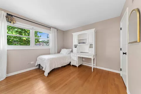 Bedroom - 117 E Madison Ave, Wheaton, IL 60187 photo 3 of 5