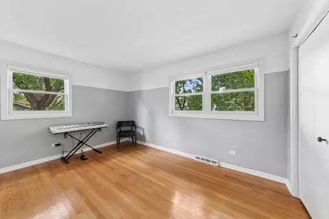 Bedroom - 117 E Madison Ave, Wheaton, IL 60187 photo 5 of 5
