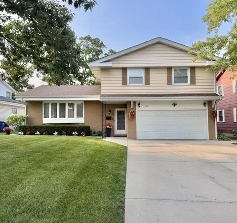 2724 Hyde Park Ave, Waukegan, IL 60085