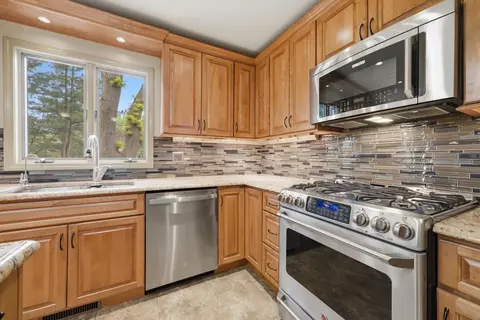 Kitchen - 313 Bell Dr, Cary, IL 60013 photo 2 of 6