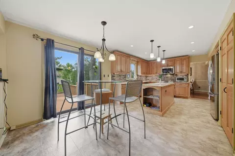 Kitchen - 313 Bell Dr, Cary, IL 60013 photo 6 of 6