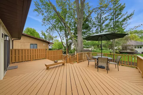 Exterior - 313 Bell Dr, Cary, IL 60013 photo 5 of 8