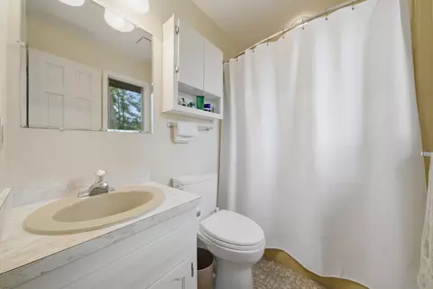 Bath - 313 Bell Dr, Cary, IL 60013 photo 2 of 3