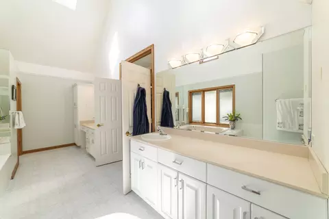 Bath - 26618 S Winfield Rd, Monee, IL 60449 photo 3 of 12