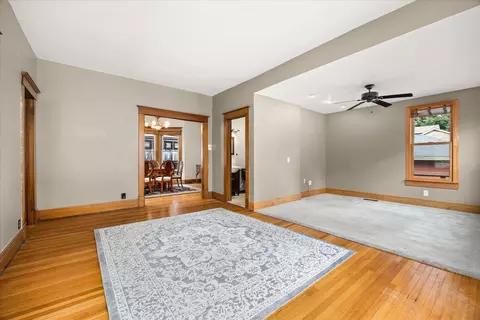 Living - 310 E Jefferson St, Morris, IL 60450 photo 4 of 5