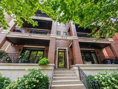 843 W Buckingham Pl #4E, Chicago, IL 60657