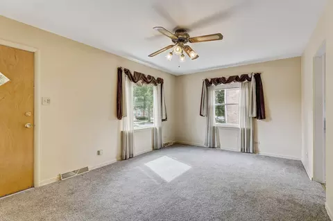 Living - 516 N Irving Ave, Hillside, IL 60162 photo 3 of 4