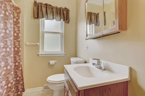 Bath - 516 N Irving Ave, Hillside, IL 60162 photo 1 of 1