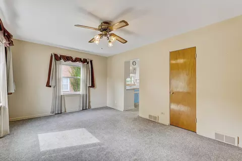 Living - 516 N Irving Ave, Hillside, IL 60162 photo 2 of 4