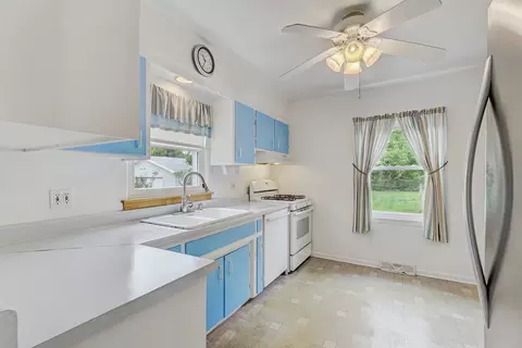 Kitchen - 516 N Irving Ave, Hillside, IL 60162 photo 1 of 2