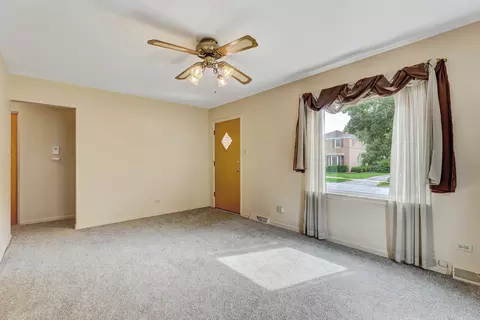 Living - 516 N Irving Ave, Hillside, IL 60162 photo 4 of 4