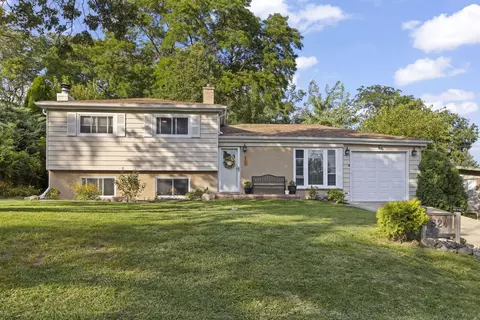 22 W524 Birchwood Dr, Glen Ellyn, IL 60137