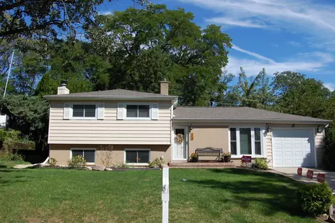 22 W524 Birchwood Dr, Glen Ellyn, IL 60137