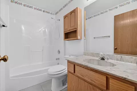 Bath - 4711 Mallard Ln, Plainfield, IL 60586 photo 2 of 2