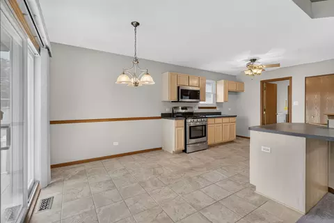 Kitchen - 4711 Mallard Ln, Plainfield, IL 60586 photo 4 of 5