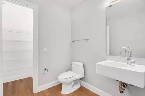 Bath - 340 E Randolph St #4802, Chicago, IL 60601 photo 5 of 5