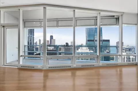 Living - 340 E Randolph St #4802, Chicago, IL 60601 photo 4 of 6