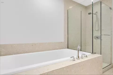 Bath - 340 E Randolph St #4802, Chicago, IL 60601 photo 2 of 5