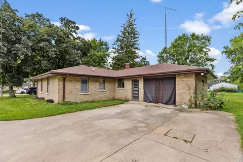 Exterior - 104 S Maple St, Reddick, IL 60961 photo 3 of 4