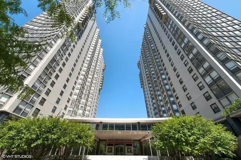 5701 N Sheridan Rd #29F, Chicago, IL 60660