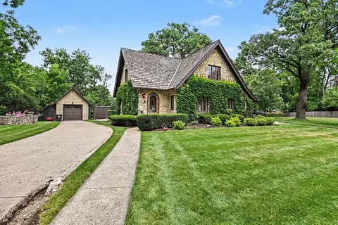 1 Kellogg Ln, Crystal Lake, IL 60014