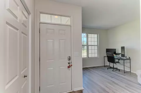 Entry Way - 1515 Elysium Dr, Minooka, IL 60447 photo 2 of 4