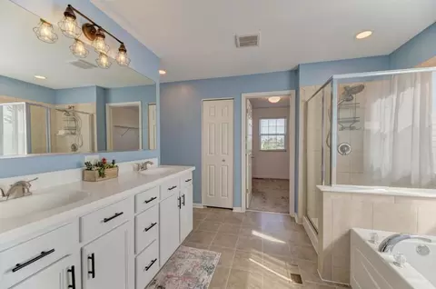 Bath - 1515 Elysium Dr, Minooka, IL 60447 photo 3 of 5
