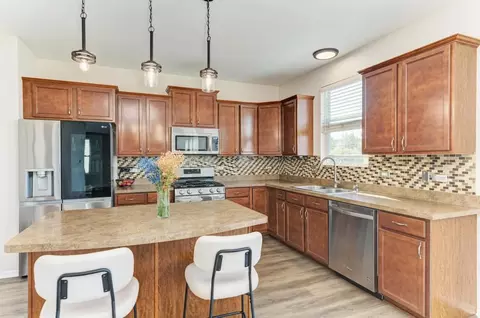 Kitchen - 1515 Elysium Dr, Minooka, IL 60447 photo 2 of 5