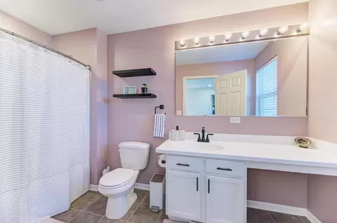 Bath - 1515 Elysium Dr, Minooka, IL 60447 photo 2 of 5