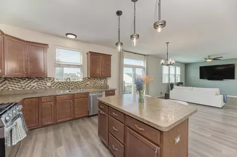 Kitchen - 1515 Elysium Dr, Minooka, IL 60447 photo 4 of 5