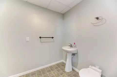 Bath - 1515 Elysium Dr, Minooka, IL 60447 photo 5 of 5