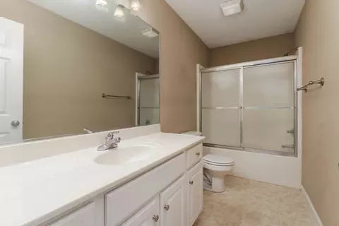 Bath - 2975 Benson Ln, Normal, IL 61761 photo 4 of 5