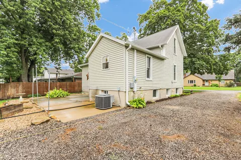 Exterior - 205 E South St, Mansfield, IL 61854 photo 5 of 8