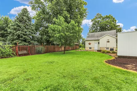 Exterior - 205 E South St, Mansfield, IL 61854 photo 3 of 8